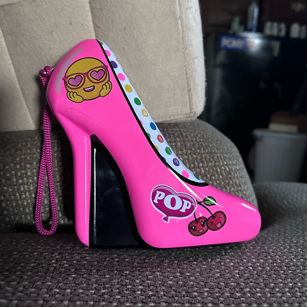 Bright Pink Novelty High Heel Metal Carrying Case /Shoe Decor